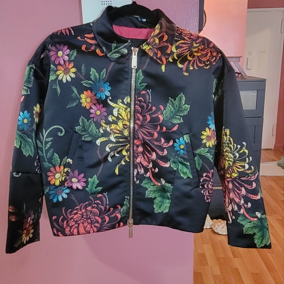 Jacket - Picture 1 of 6